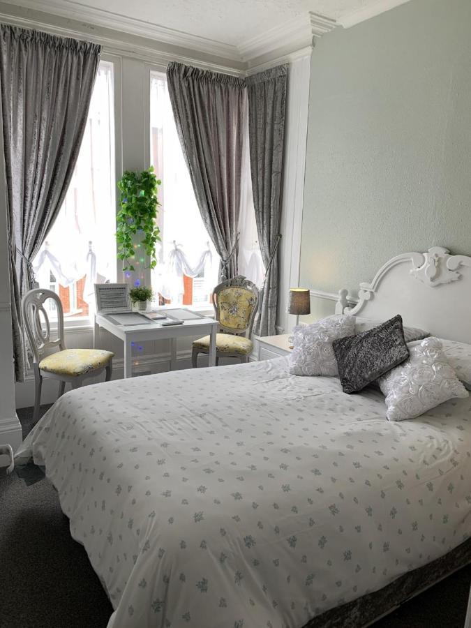 The George Guest House Бринлингтон Экстерьер фото